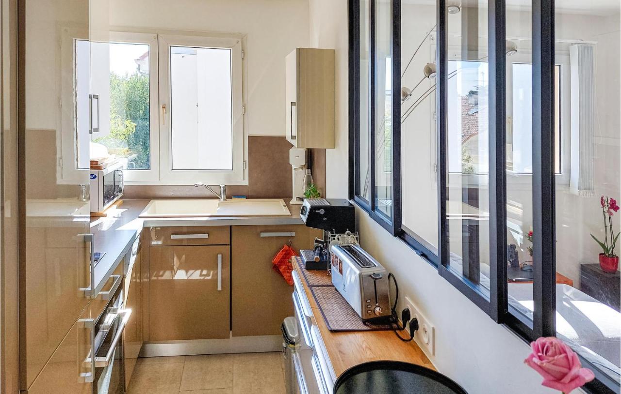 Awesome Apartment In Triel-Sur-Seine With Kitchen Exteriör bild