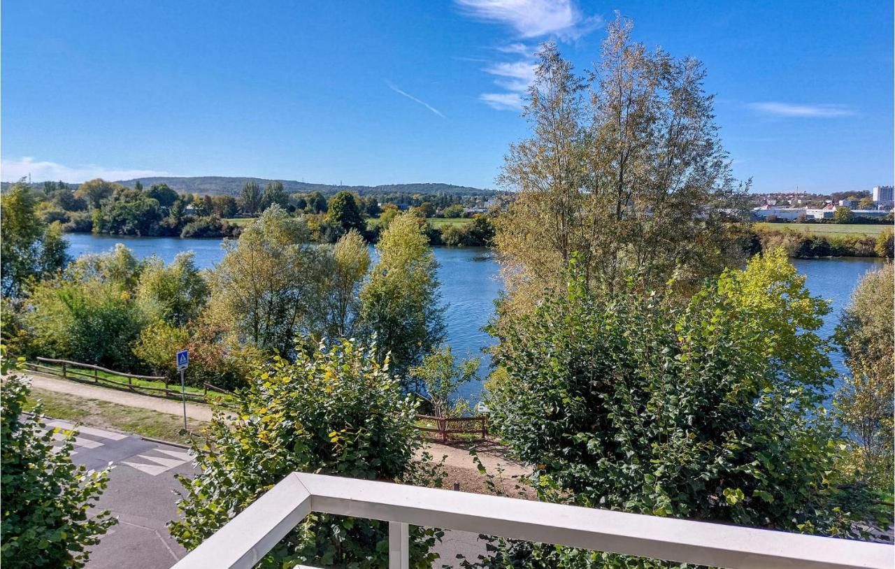 Awesome Apartment In Triel-Sur-Seine With Kitchen Exteriör bild