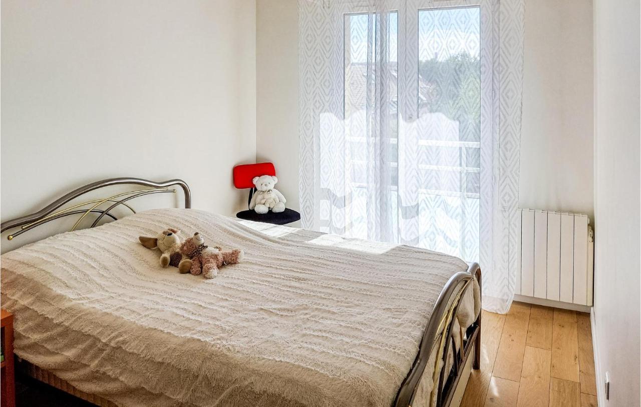 Awesome Apartment In Triel-Sur-Seine With Kitchen Exteriör bild