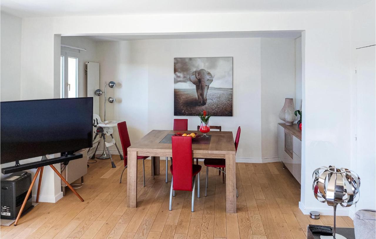 Awesome Apartment In Triel-Sur-Seine With Kitchen Exteriör bild