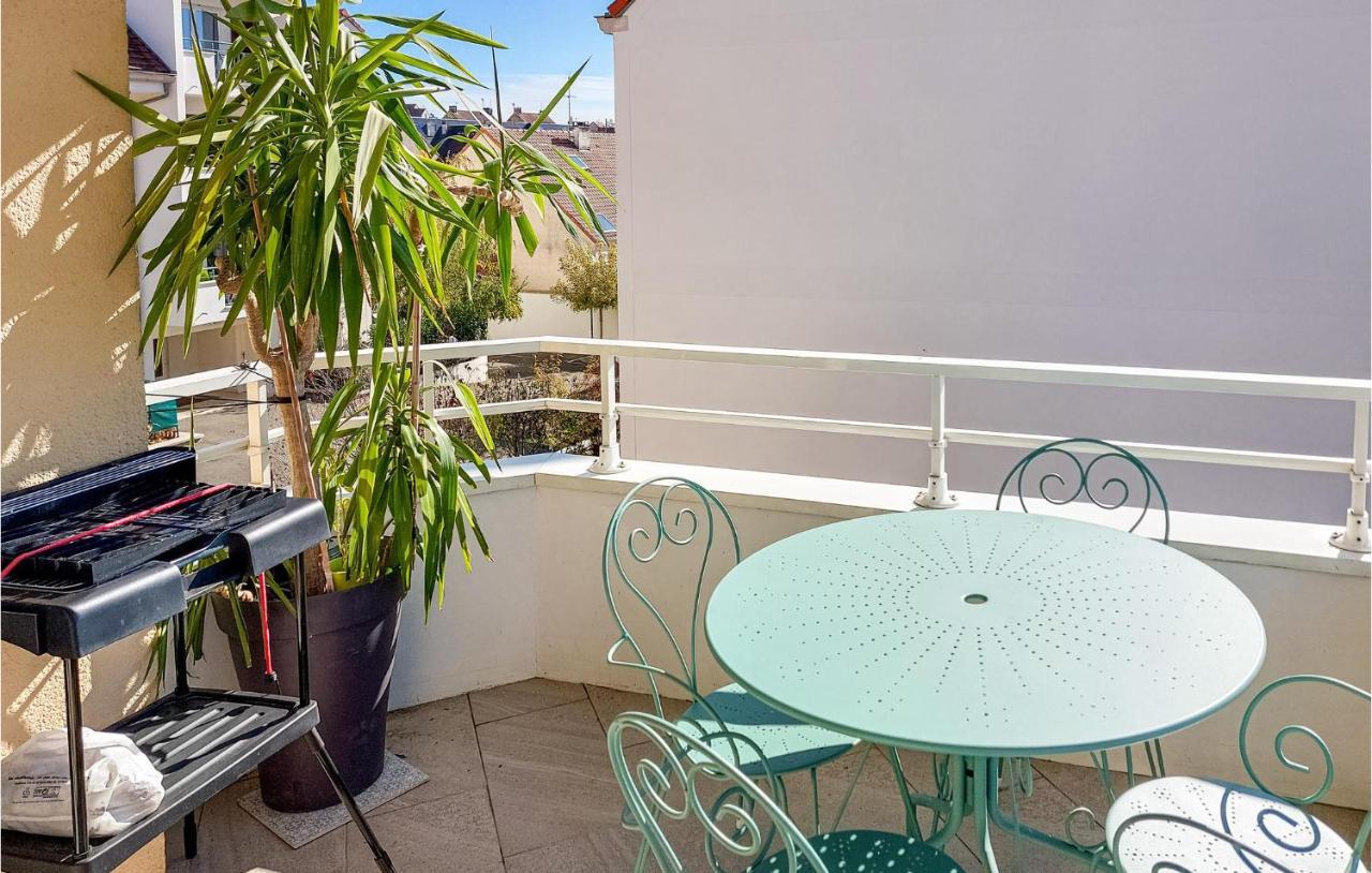 Awesome Apartment In Triel-Sur-Seine With Kitchen Exteriör bild